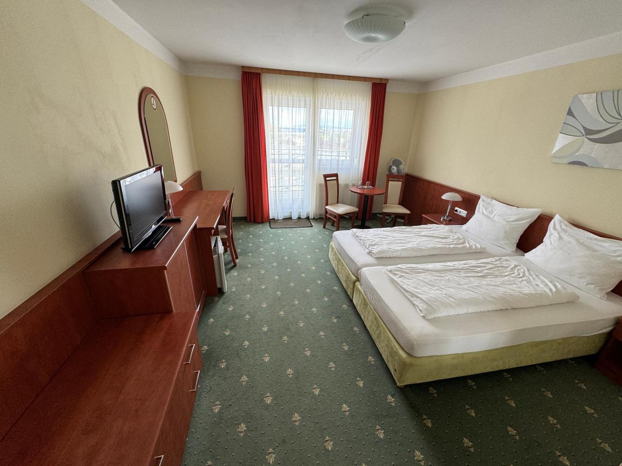 Hotel Breitenlee Відень Екстер'єр фото