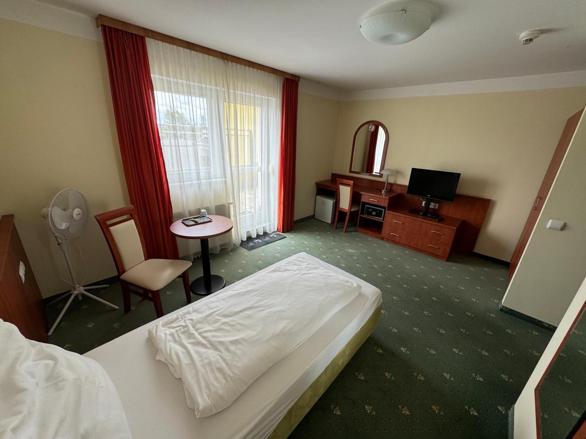 Hotel Breitenlee Відень Екстер'єр фото